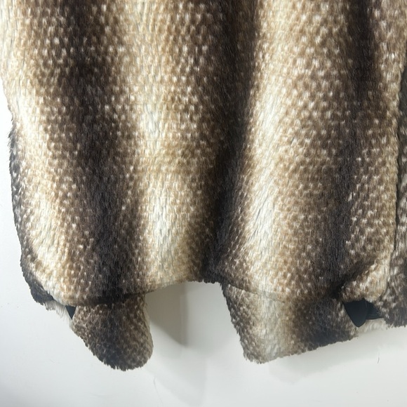 Show Me Your MUMU Fausta Faux Fur Vest Cream Brown Size Small - Picture 6 of 14